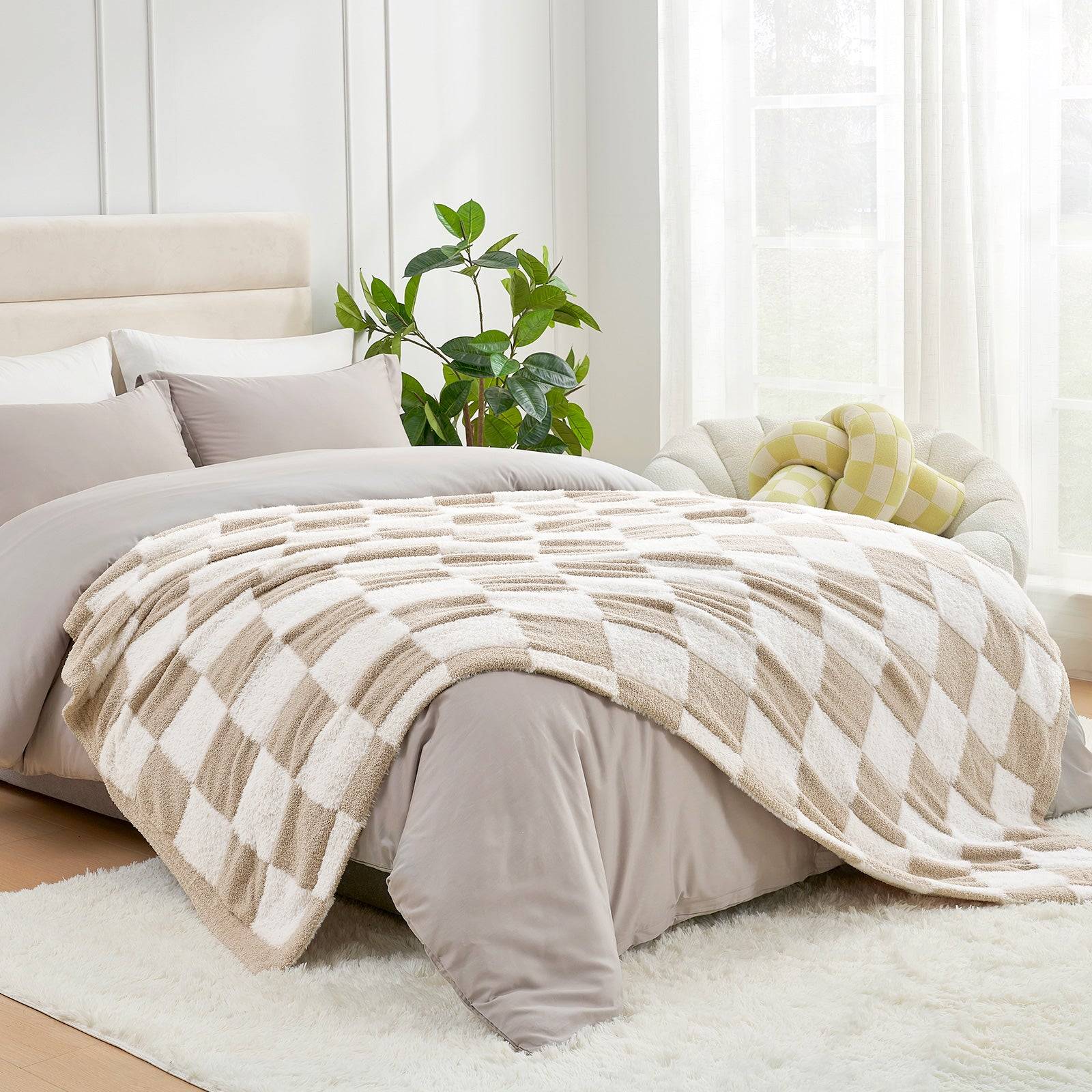 Checkered Faux Fur Microfiber Blanket - #Color_Beige White