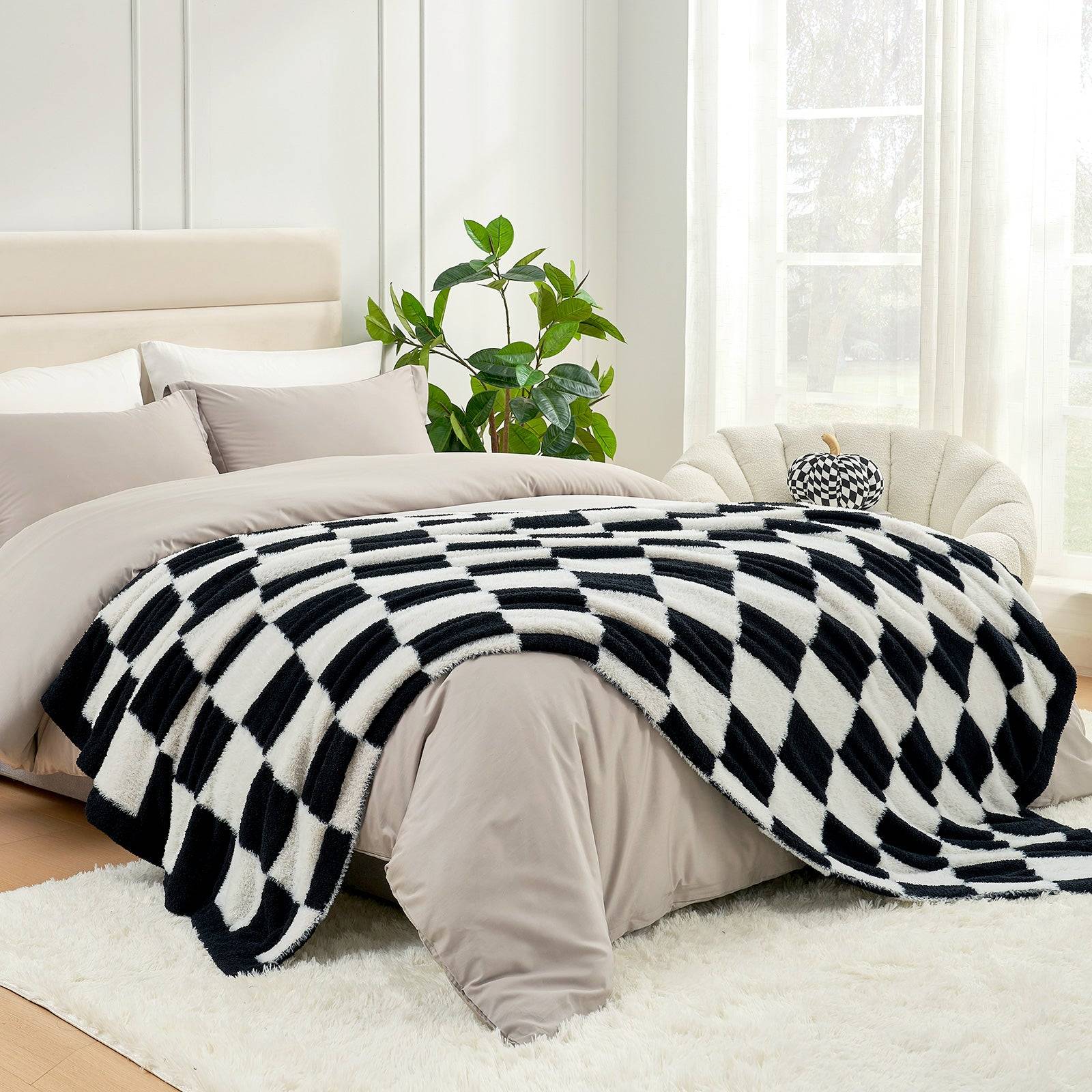 Checkered Faux Fur Microfiber Blanket - #Color_Black White