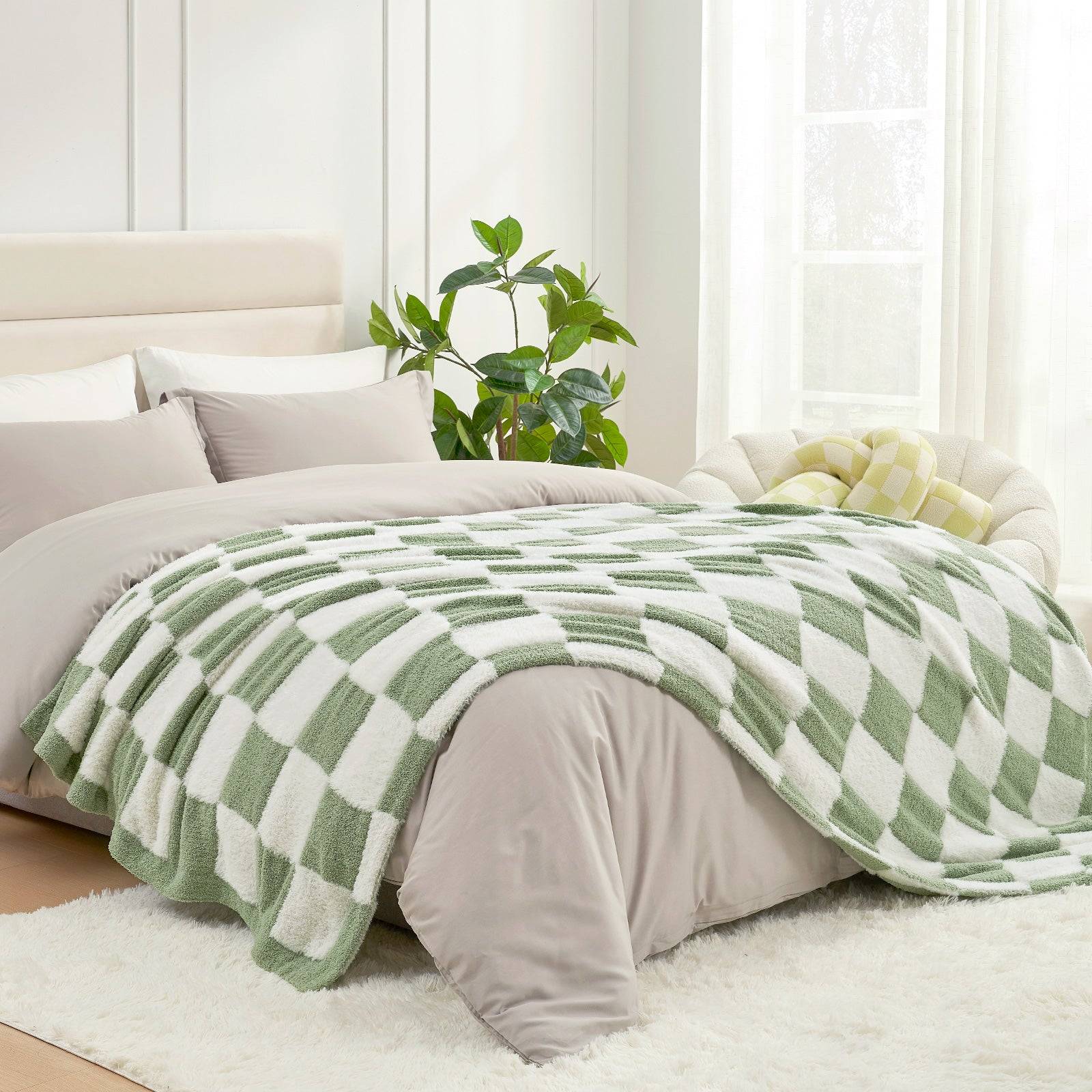 Checkered Faux Fur Microfiber Blanket - #Color_Sage Green White