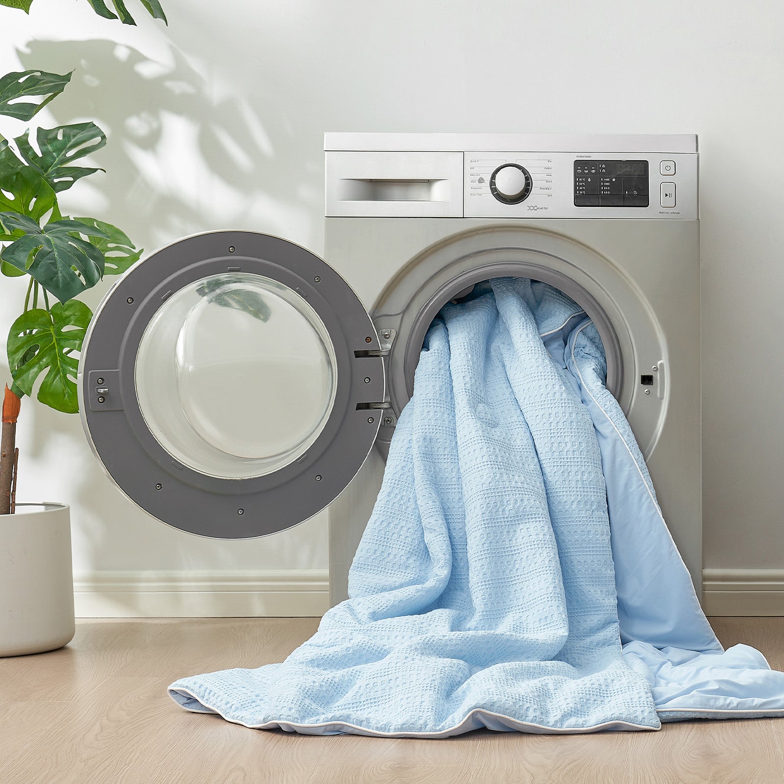 Machine washable Snuggle Sac cooling comforter for easy care in blue colour#color_Blue