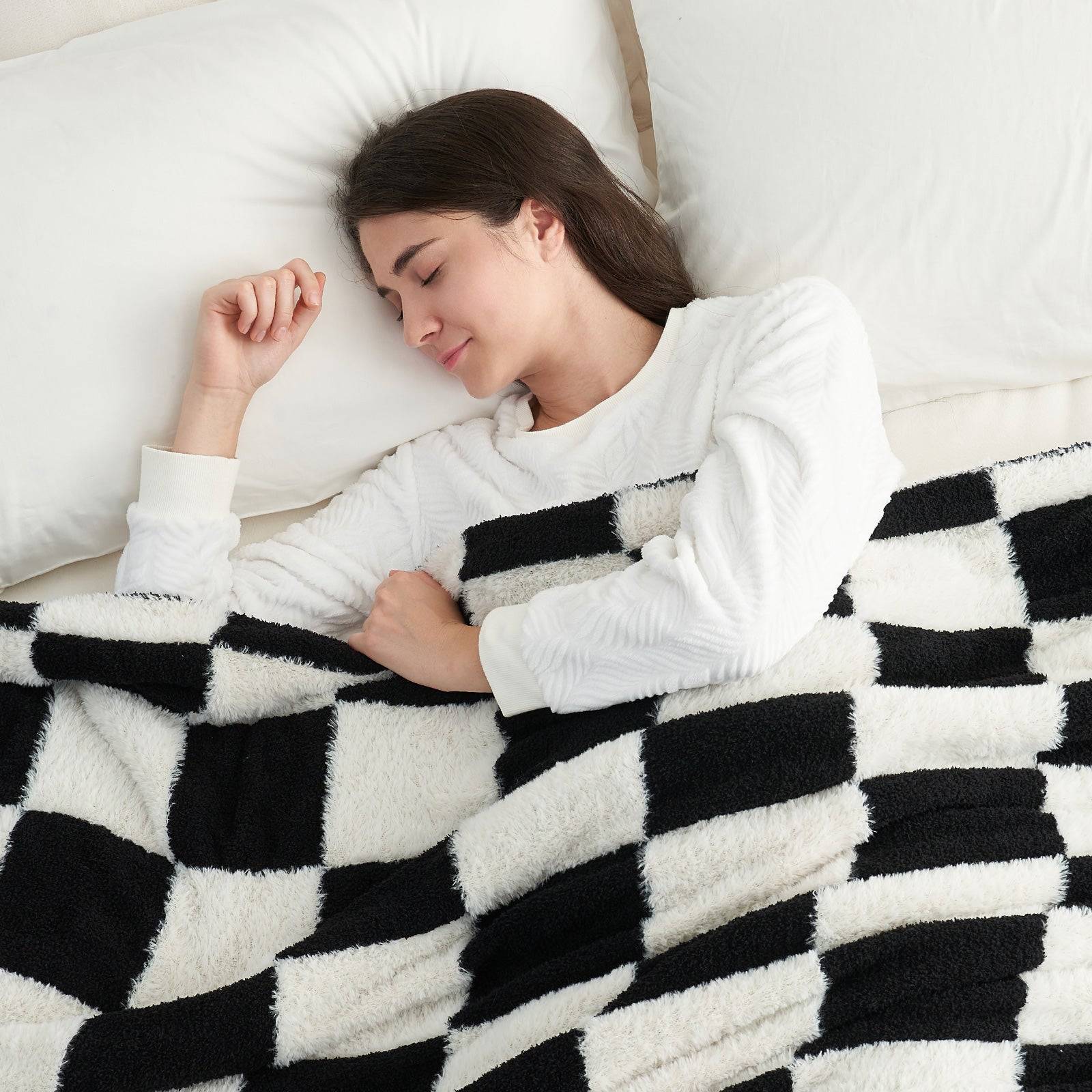 Checkered Faux Fur Microfiber Blanket - #Color_Black White