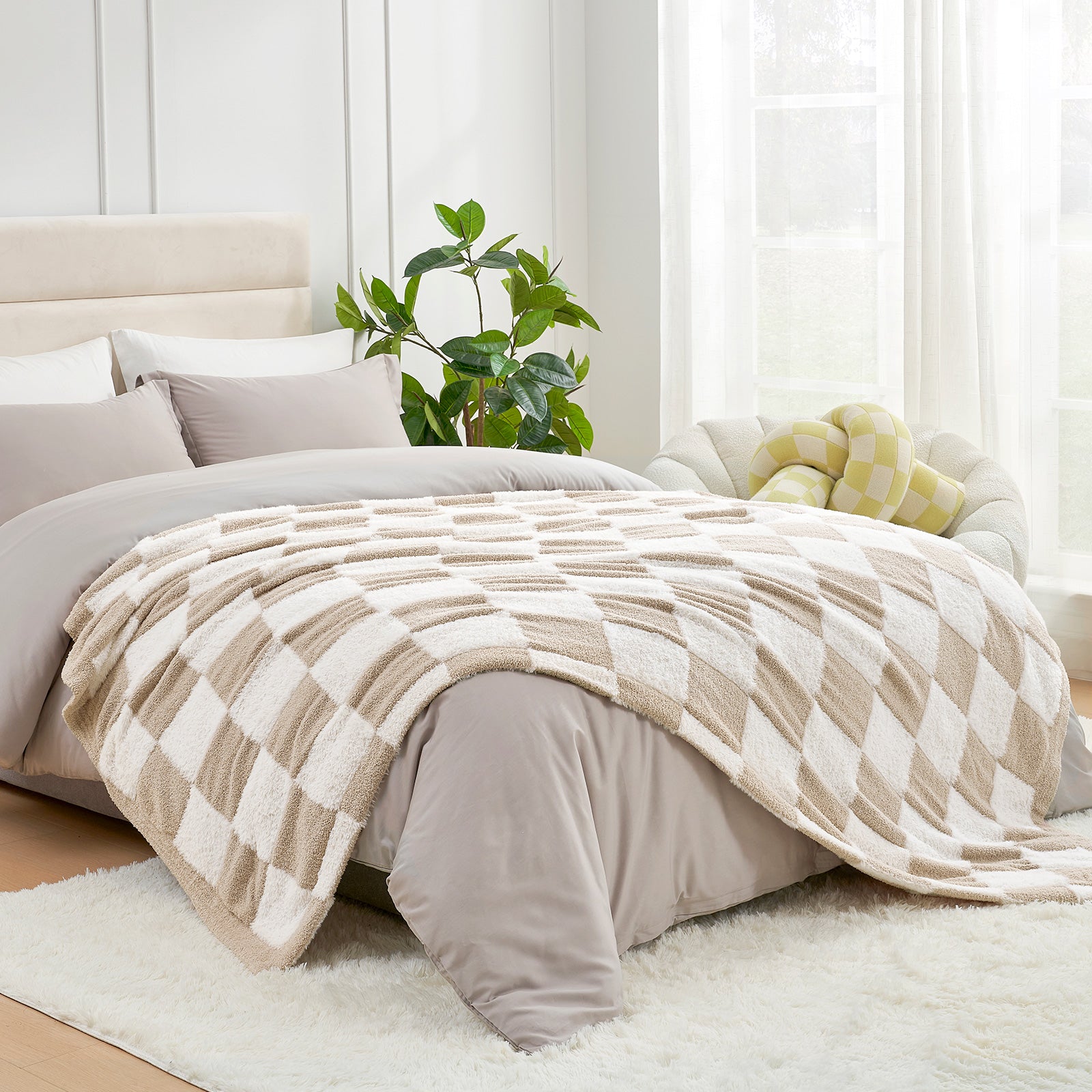 Checkered Faux Fur Microfiber Blanket