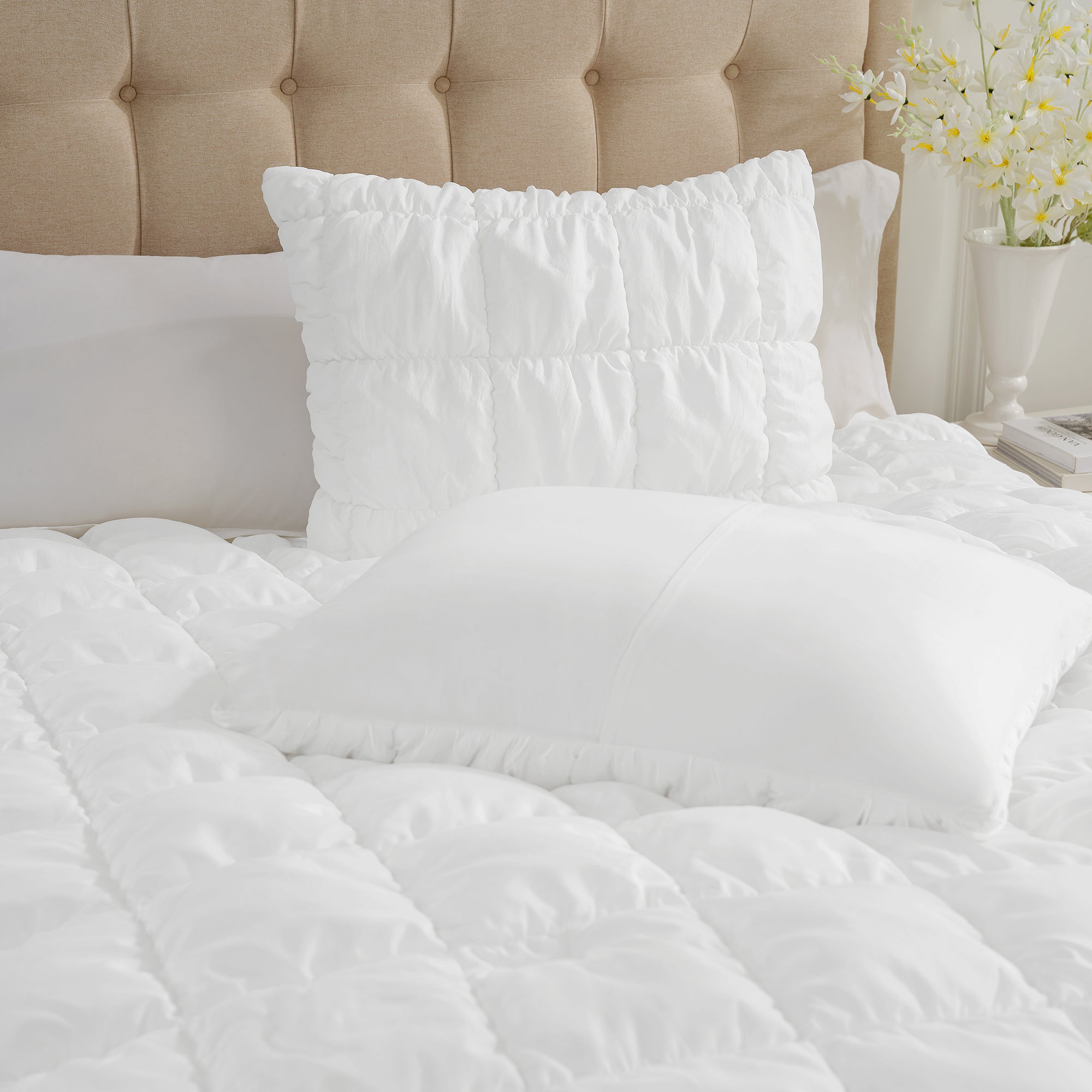 Pillow of Snuggle Sac All-Season Bubble Comforter Set on bed#color_Ivory