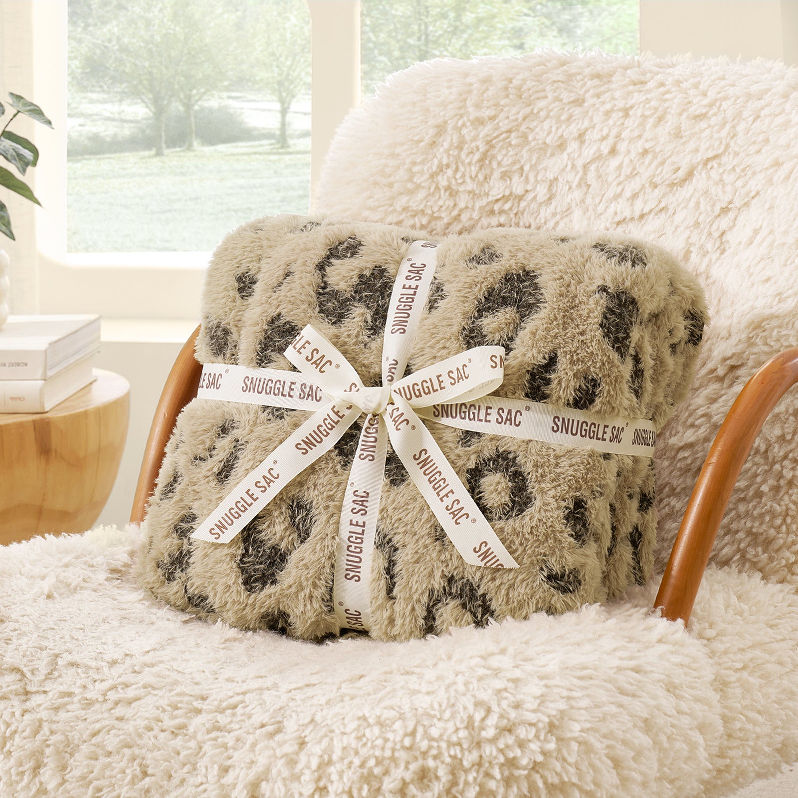 Brown Leopard faux fur knit throw blanket folded with ribbon, perfect for gifting #color_Brown Leopard