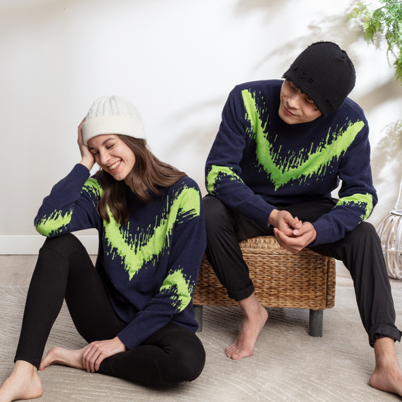 snugglesac-Reflective-Women-knit-sweater-Couple